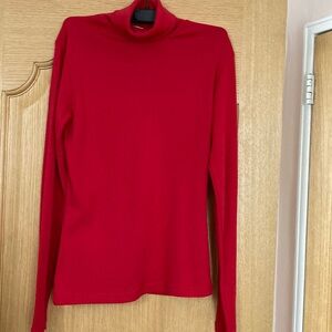 NWOT Lauren Brooke women turtleneck sweater with long sleeves. Size M. Red color